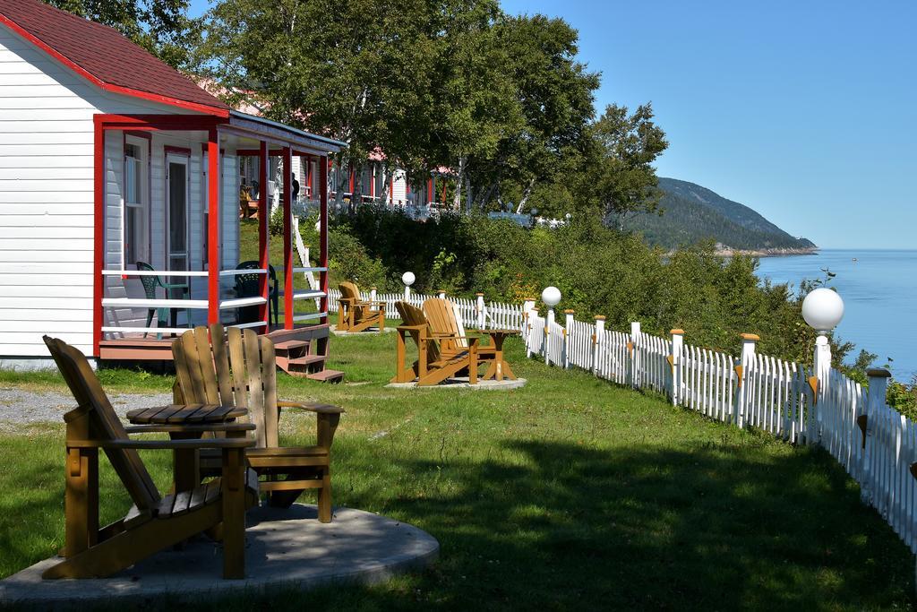 Motel Et Chalets Bo-Fleuve Evangeline 세인트시몬 외부 사진