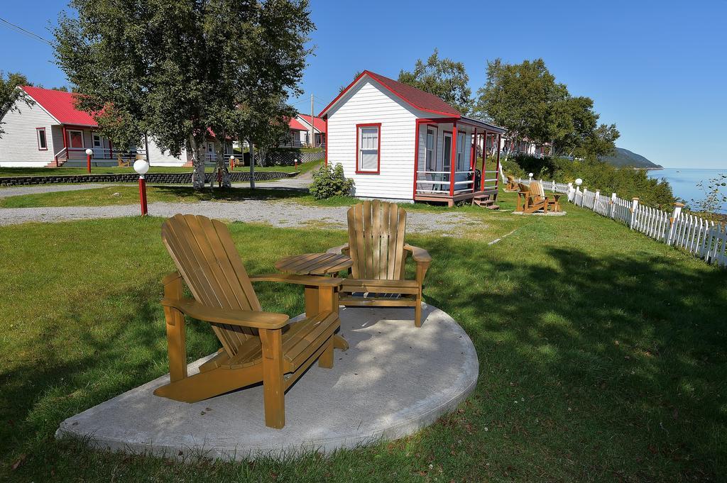 Motel Et Chalets Bo-Fleuve Evangeline 세인트시몬 외부 사진