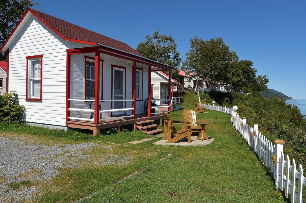 Motel Et Chalets Bo-Fleuve Evangeline 세인트시몬 외부 사진