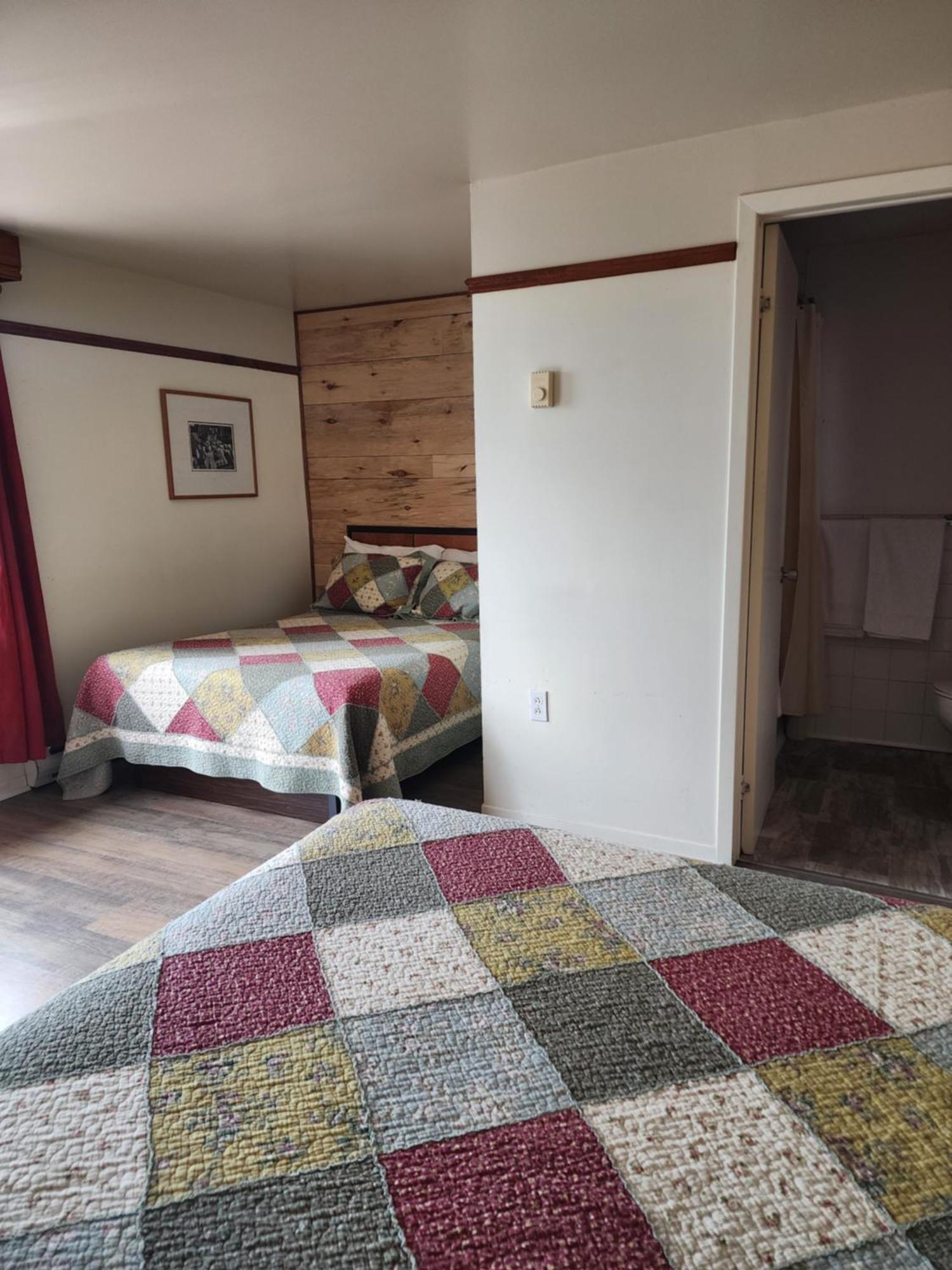 Motel Et Chalets Bo-Fleuve Evangeline 세인트시몬 외부 사진