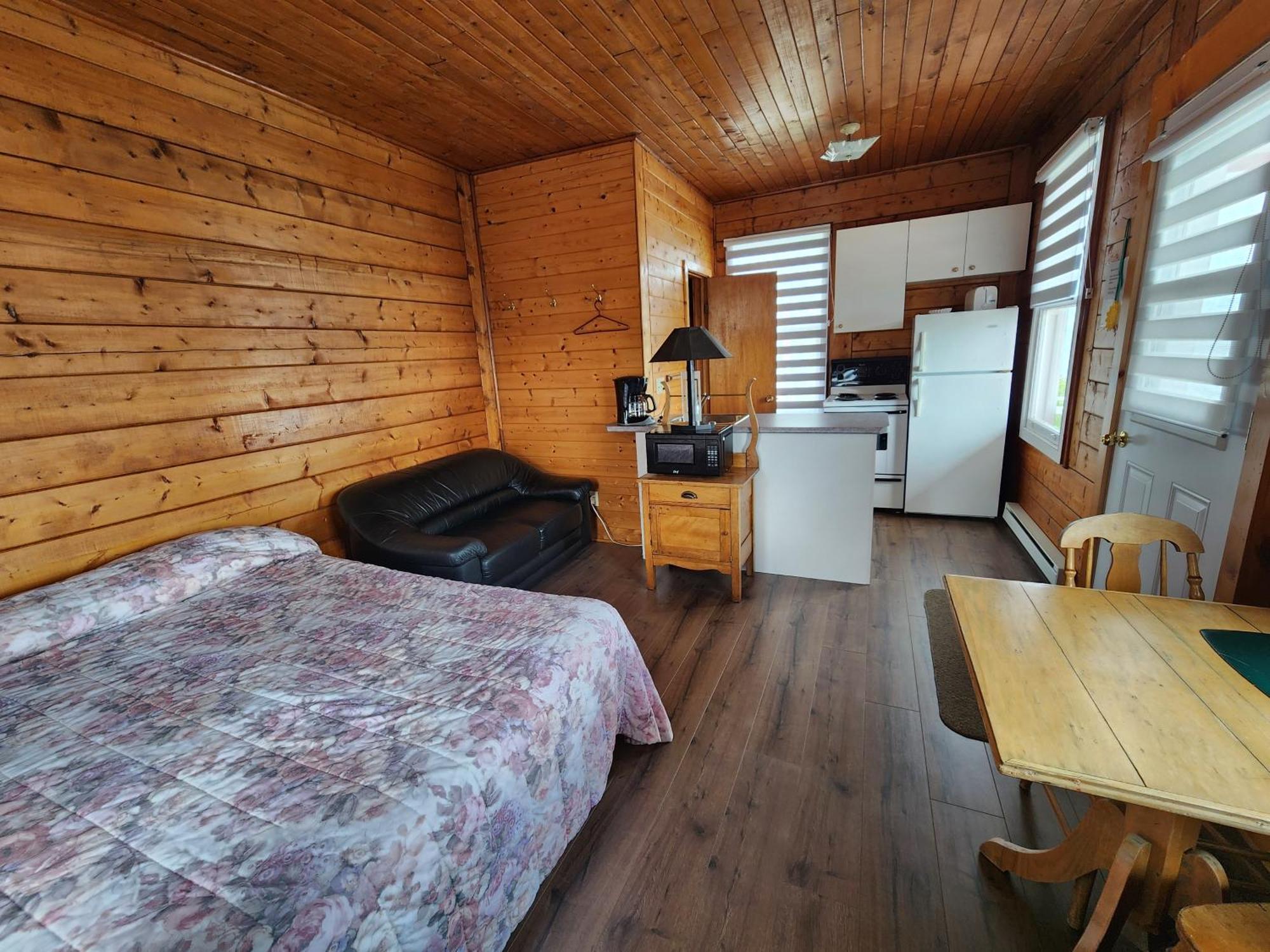 Motel Et Chalets Bo-Fleuve Evangeline 세인트시몬 외부 사진