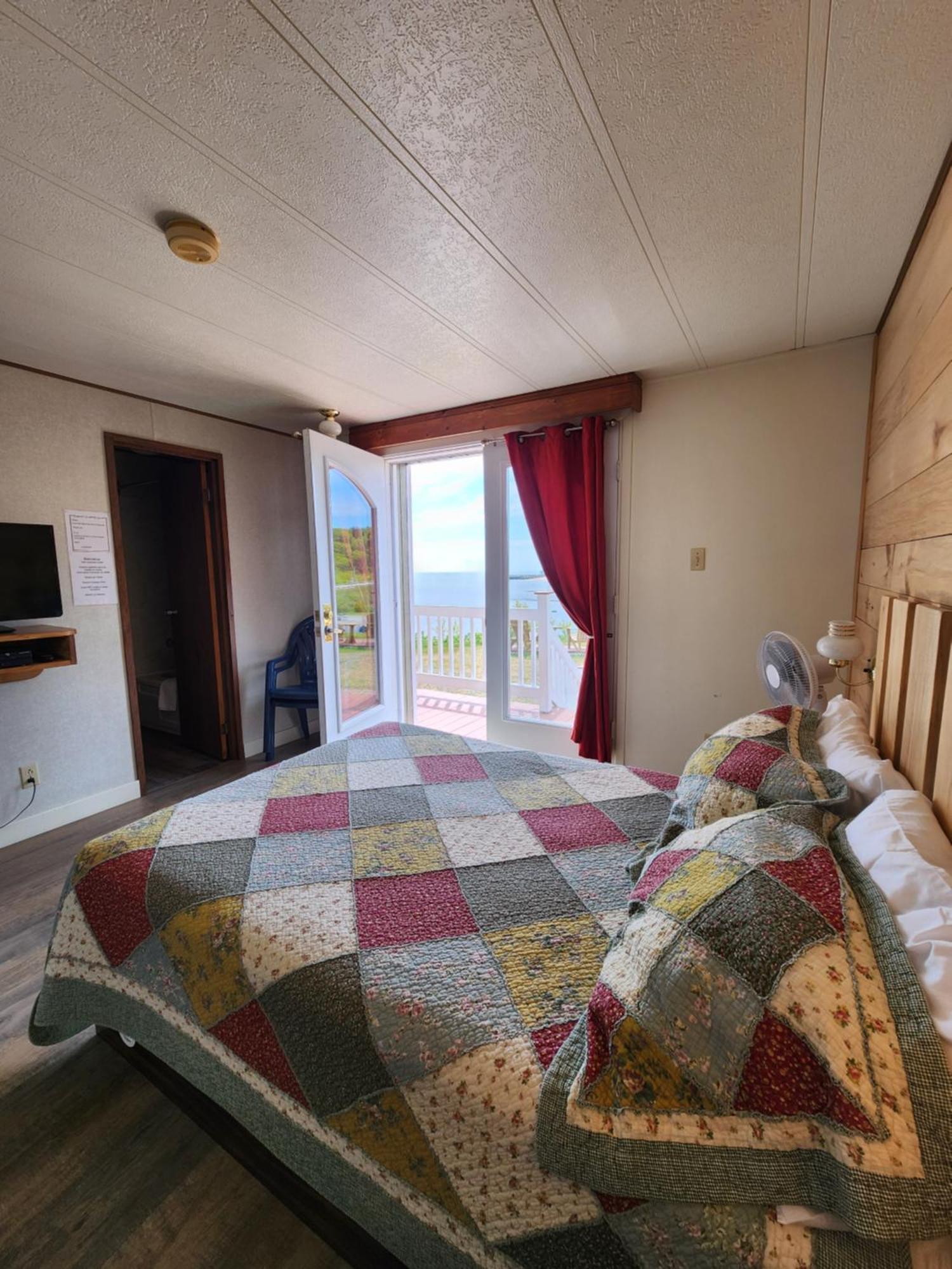 Motel Et Chalets Bo-Fleuve Evangeline 세인트시몬 외부 사진