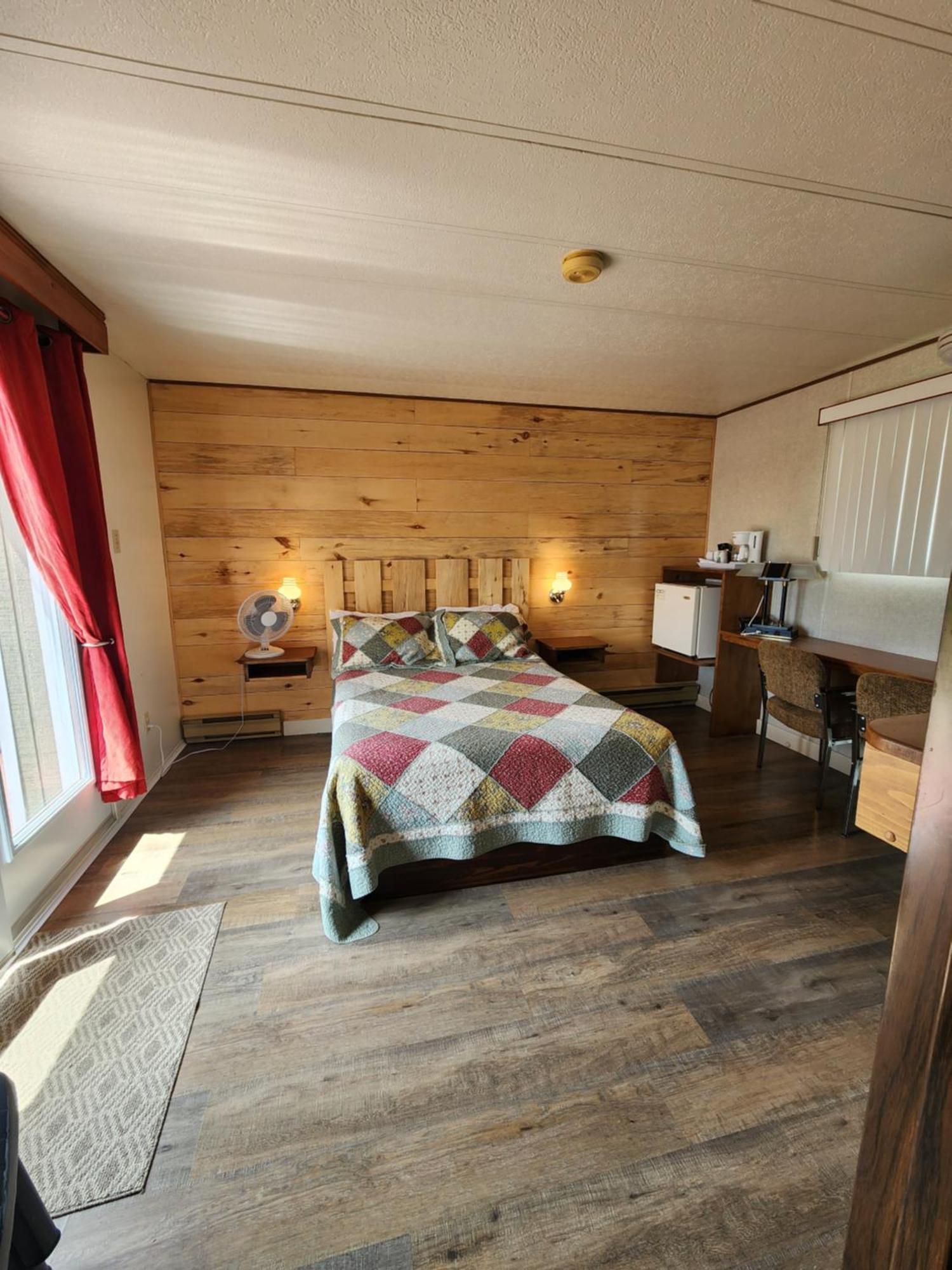 Motel Et Chalets Bo-Fleuve Evangeline 세인트시몬 외부 사진