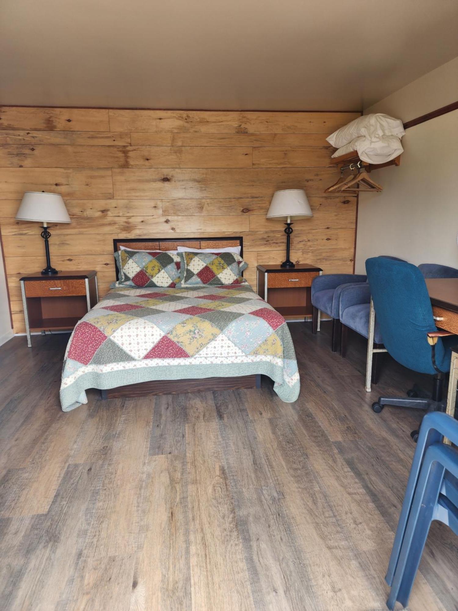 Motel Et Chalets Bo-Fleuve Evangeline 세인트시몬 외부 사진