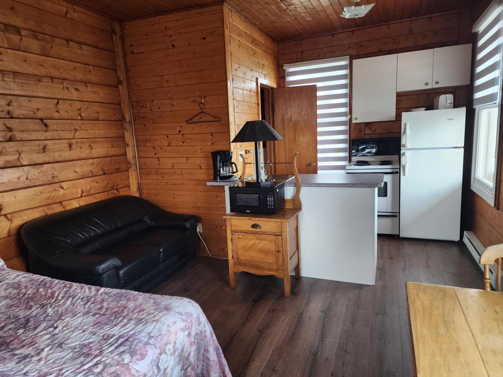 Motel Et Chalets Bo-Fleuve Evangeline 세인트시몬 외부 사진