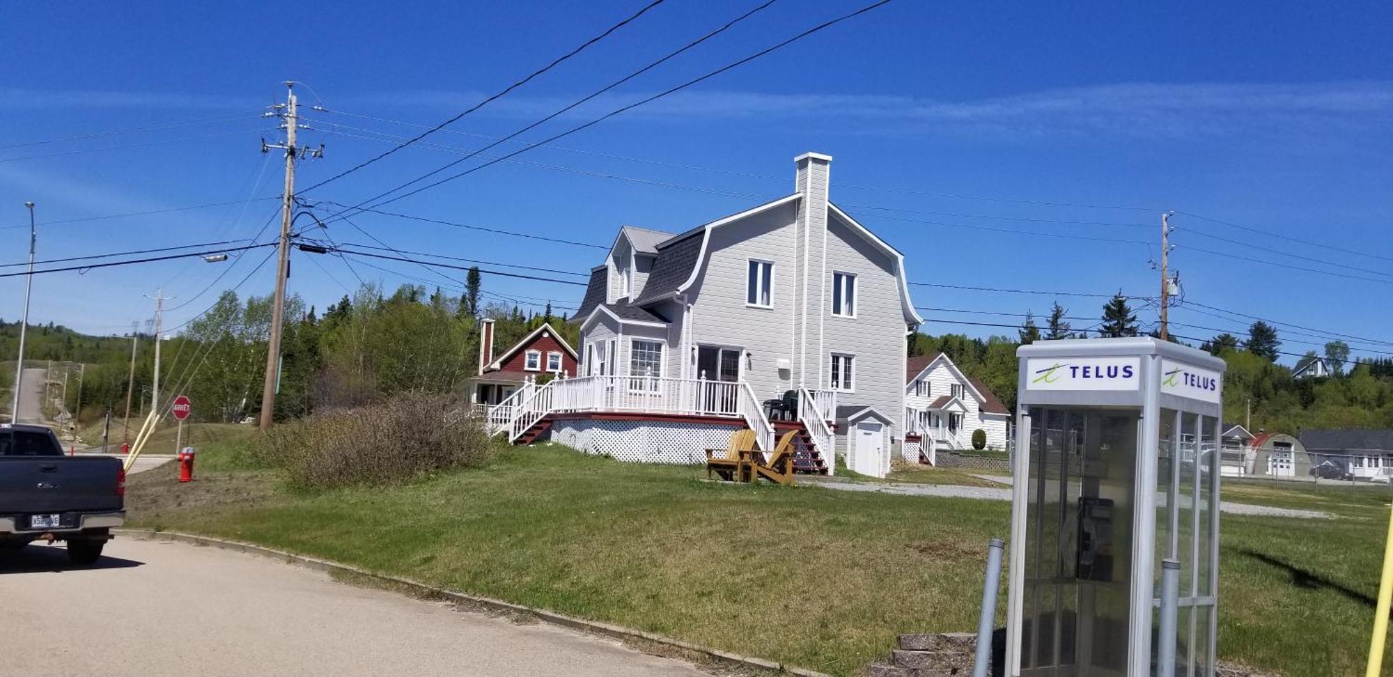 Motel Et Chalets Bo-Fleuve Evangeline 세인트시몬 외부 사진