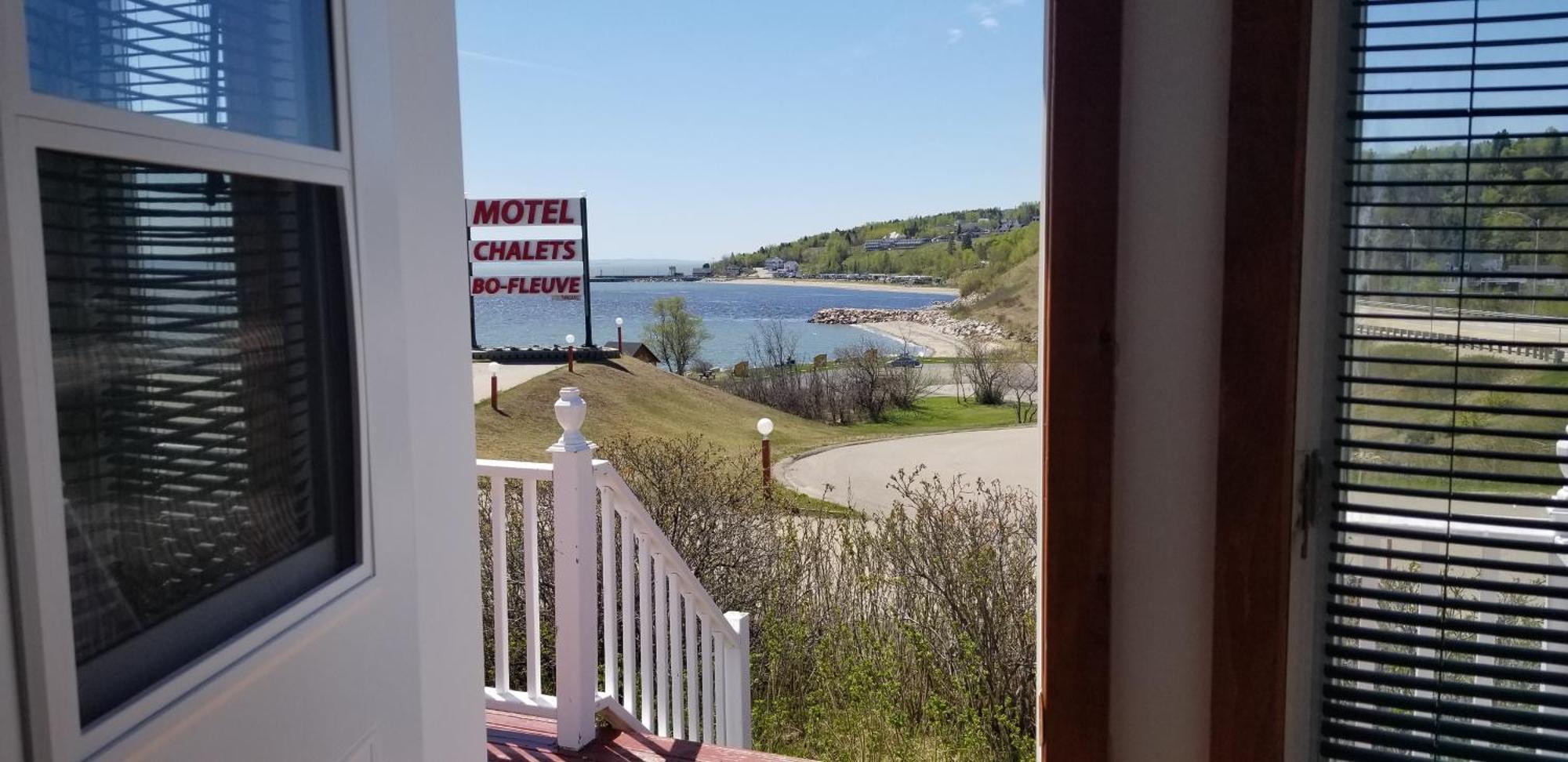 Motel Et Chalets Bo-Fleuve Evangeline 세인트시몬 외부 사진